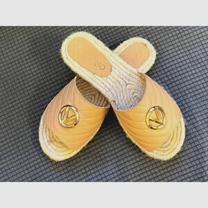 Mario Valentino Clavel Flat Espadrille Sandals in Tan. Sz 39